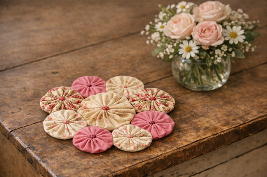 Handmade Yo‑Yo Patchwork Mug Mat • Cottagecore Coaster • Vintage‑Inspired Fabric Mat • Cozy Home Gift • Pink Floral Shabby Chic